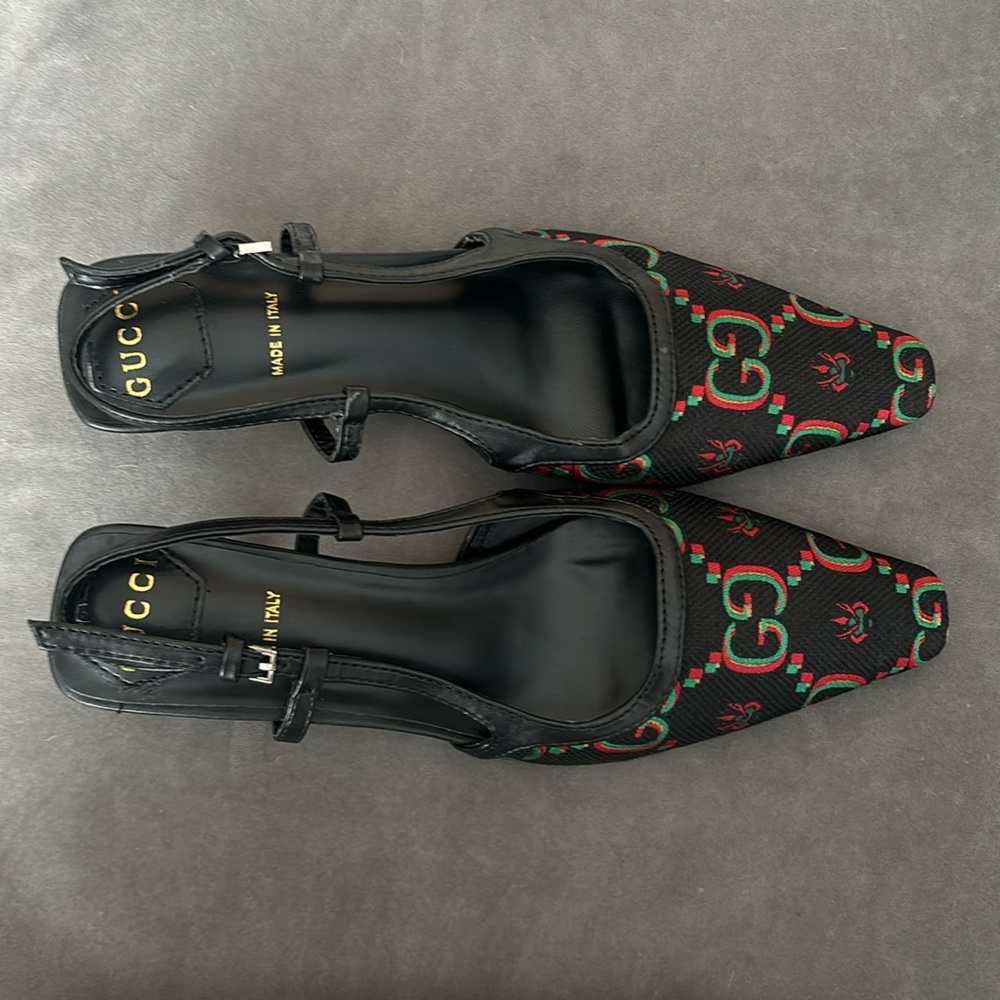 Faux Gu[[i. Never worn